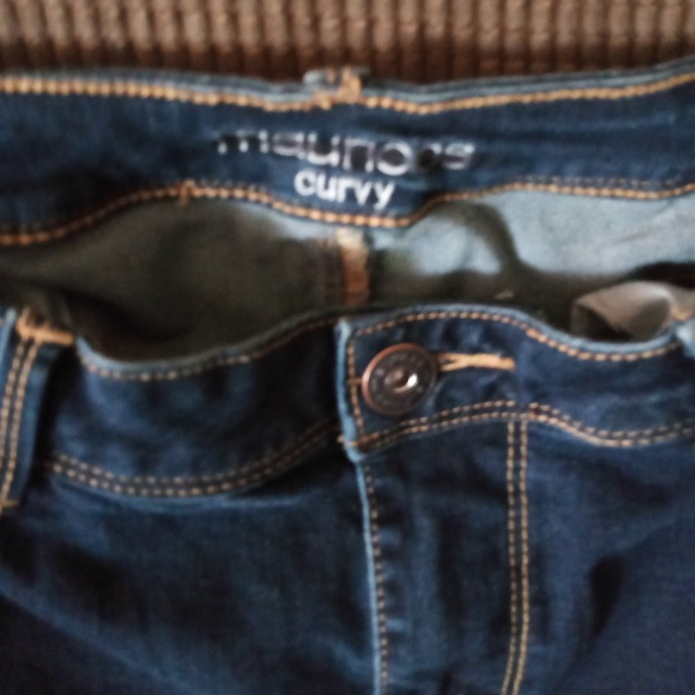 jeans - Picture 2 of 3